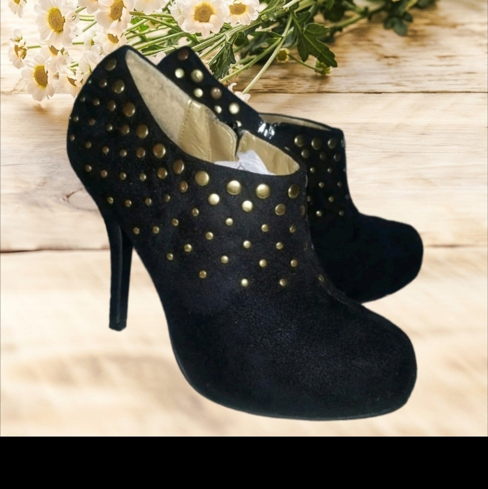 NIB ~ F24 Black Faux Suede & Gold Studded Heeled Booties. Sz. 9